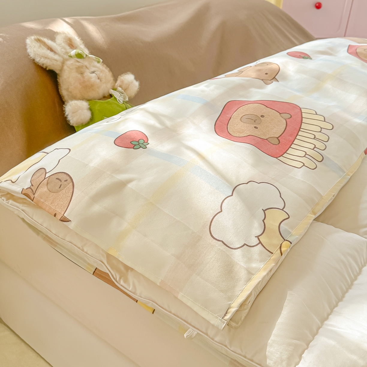 91家纺网 家纺一手货源 找家纺 柒星睡袋 2025新款新升级mini收纳袋印花系列隔脏睡袋 卡比巴拉