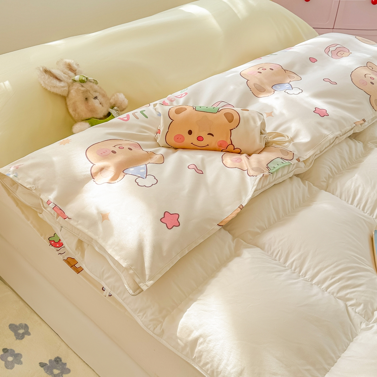 91家纺网 家纺一手货源 找家纺 柒星睡袋 2025新款新升级mini收纳袋印花系列隔脏睡袋 黄油小熊