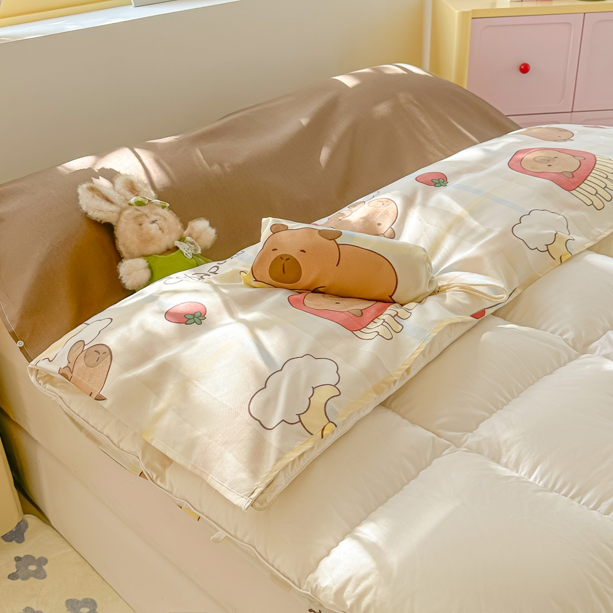 91家纺网 家纺一手货源 找家纺 柒星睡袋 2025新款新升级mini收纳袋印花系列隔脏睡袋 卡比巴拉