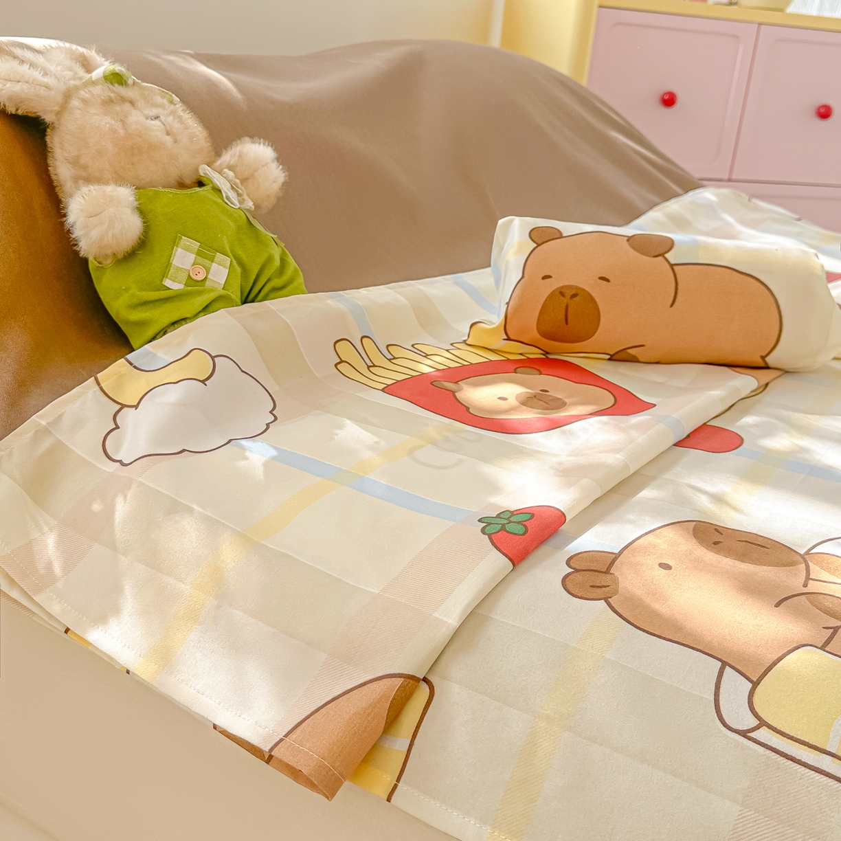 91家纺网 家纺一手货源 找家纺 柒星睡袋 2025新款新升级mini收纳袋印花系列隔脏睡袋 卡比巴拉