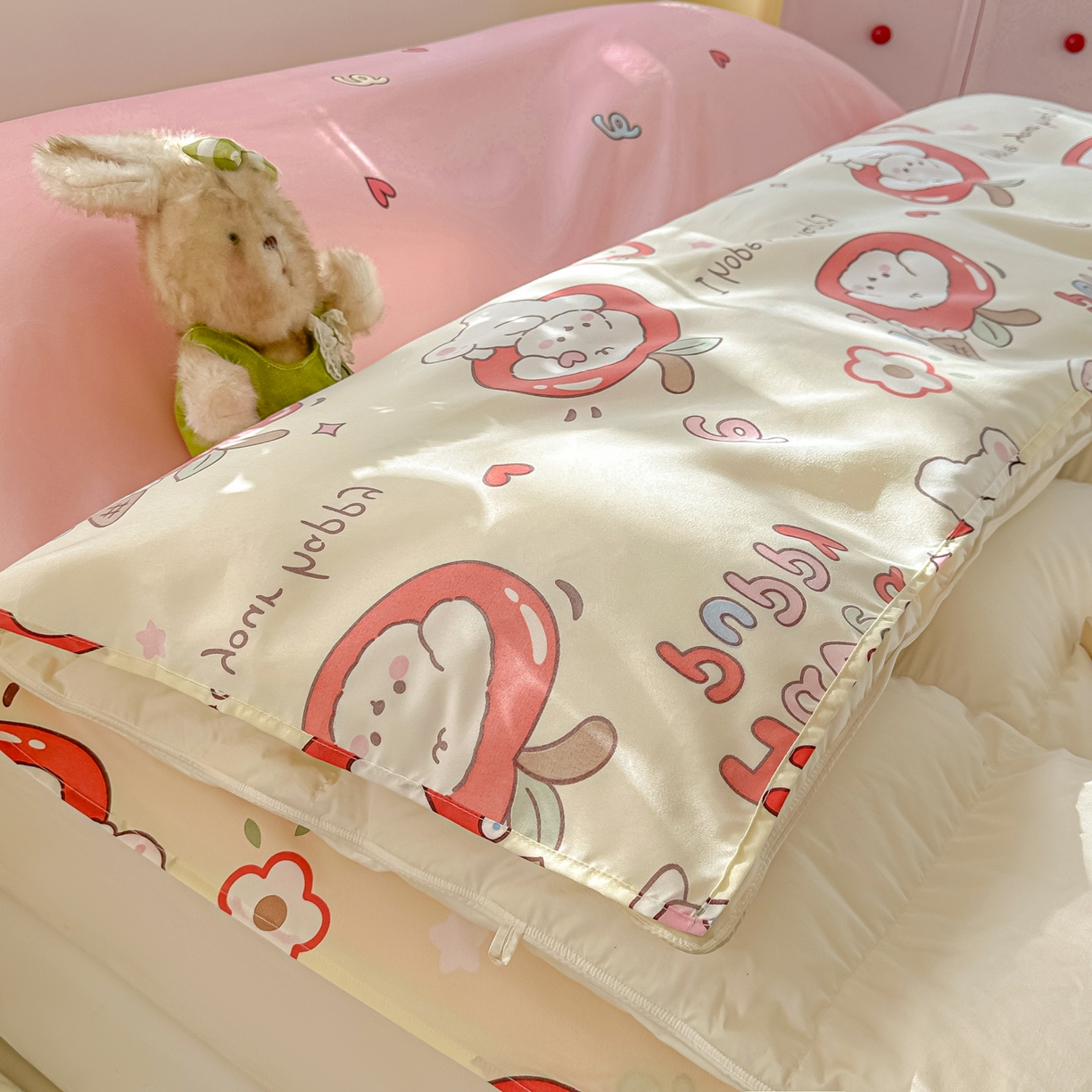 91家纺网 家纺一手货源 找家纺 柒星睡袋 2025新款新升级mini收纳袋印花系列隔脏睡袋 小苹果