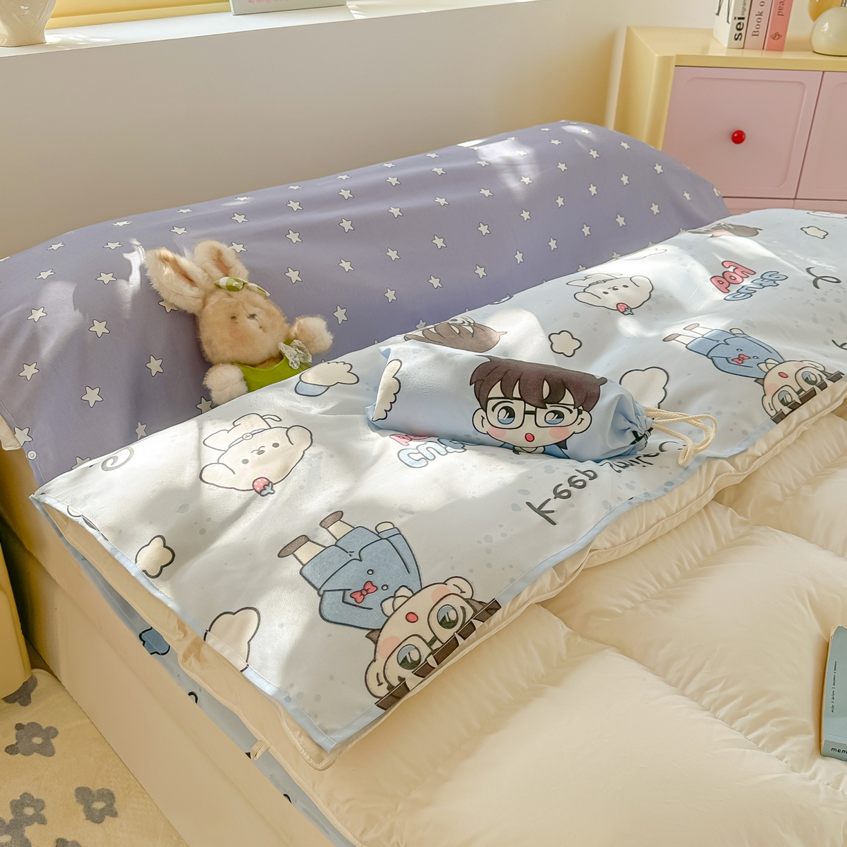 91家纺网 家纺一手货源 找家纺 柒星睡袋 2025新款新升级mini收纳袋印花系列隔脏睡袋 小小侦探