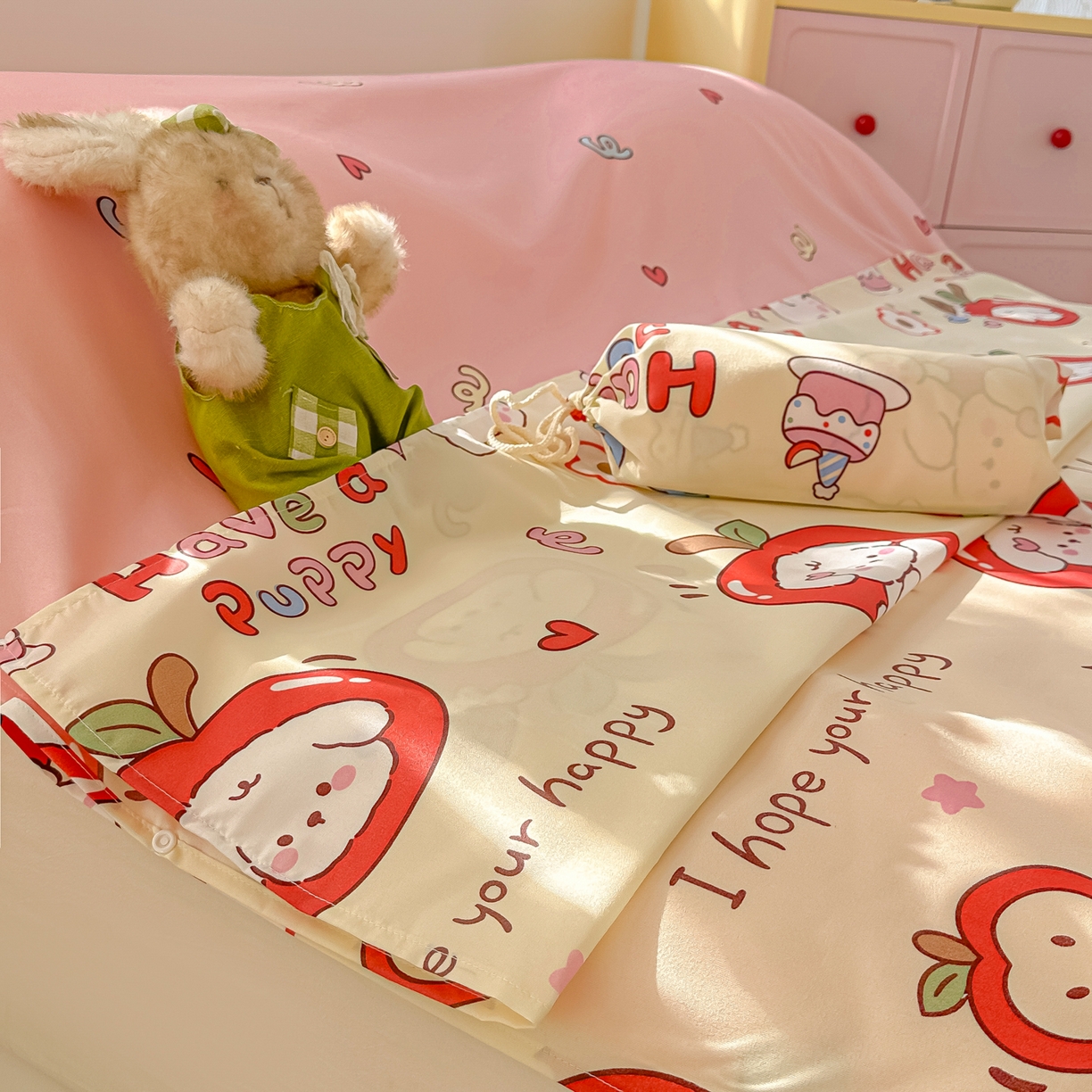 91家纺网 家纺一手货源 找家纺 柒星睡袋 2025新款新升级mini收纳袋印花系列隔脏睡袋 小苹果