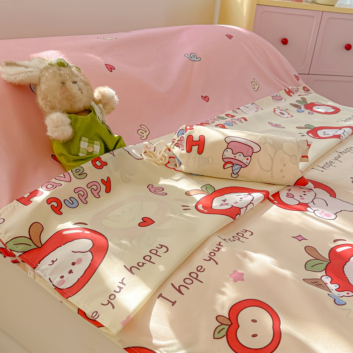 91家纺网 家纺一手货源 找家纺 柒星睡袋 2025新款新升级mini收纳袋印花系列隔脏睡袋 小苹果