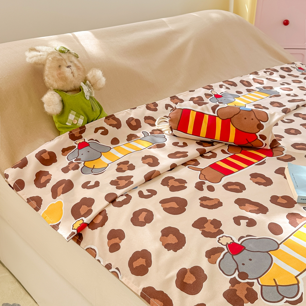 91家纺网 家纺一手货源 找家纺 柒星睡袋 2025新款新升级mini收纳袋印花系列隔脏睡袋 豹纹腊肠