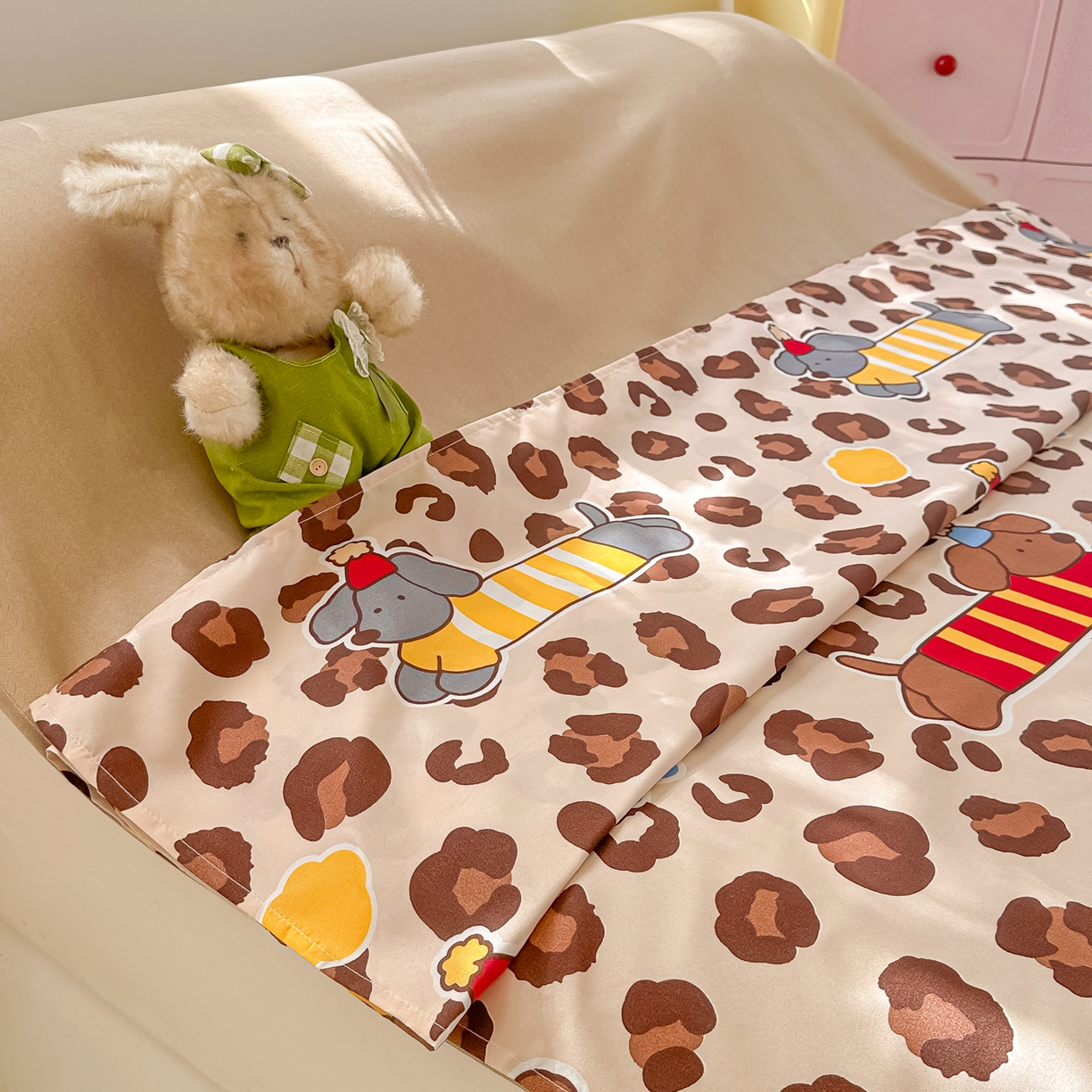 91家纺网 家纺一手货源 找家纺 柒星睡袋 2025新款新升级mini收纳袋印花系列隔脏睡袋 豹纹腊肠