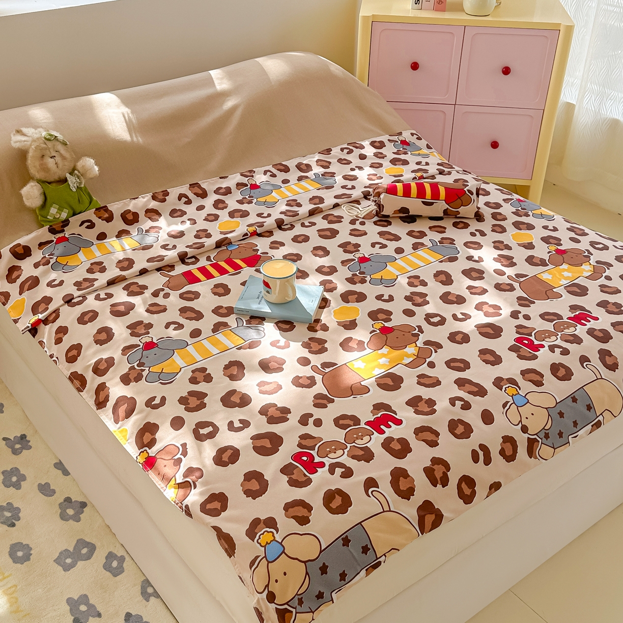 91家纺网 家纺一手货源 找家纺 柒星睡袋 2025新款新升级mini收纳袋印花系列隔脏睡袋 豹纹腊肠