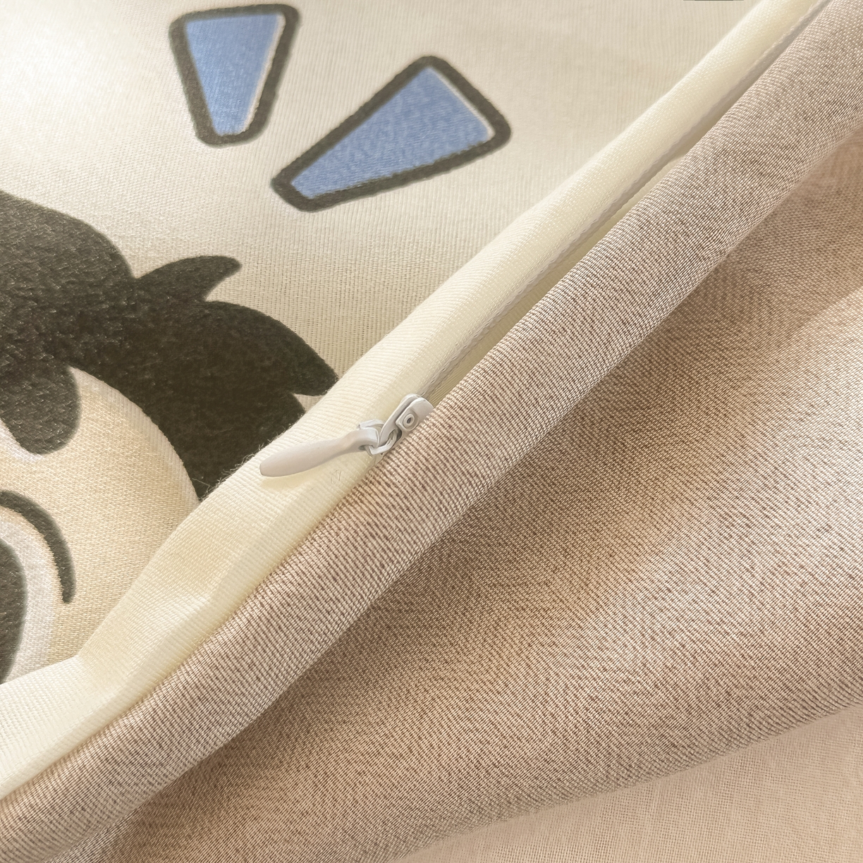 91家纺网 家纺一手货源 找家纺 柒星睡袋 2025新款新升级mini收纳袋印花系列隔脏睡袋 快乐男孩