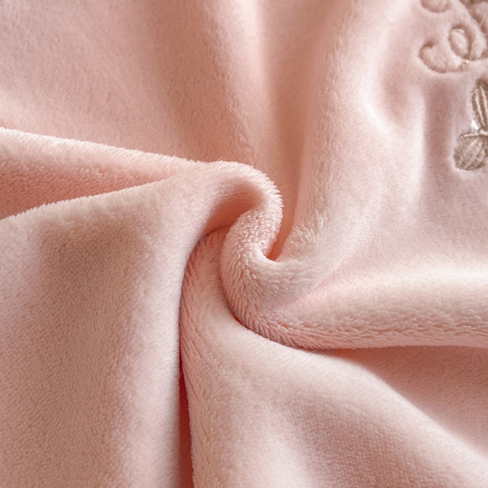 91家纺网 家纺一手货源 找家纺 （总）子曰 2025新款高克重牛奶绒轻奢刺绣撞色拼接工艺款四件套-安娜