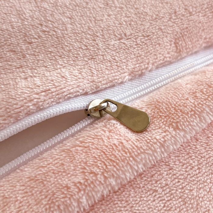 91家纺网 家纺一手货源 找家纺 （总）子曰 2025新款高克重牛奶绒轻奢刺绣撞色拼接工艺款四件套-安娜