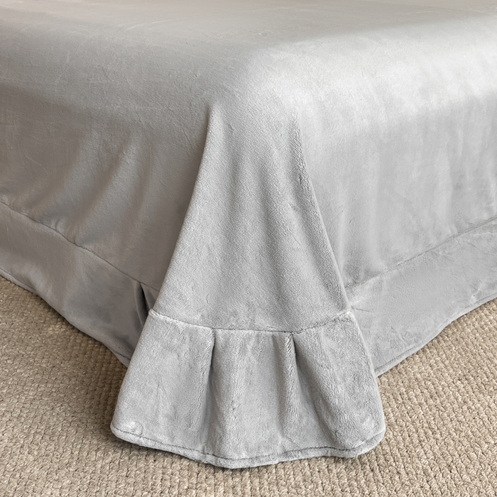 91家纺网 家纺一手货源 找家纺 子曰 2025新款高克重牛奶绒轻奢刺绣撞色拼接工艺款四件套-安娜 安娜-灰