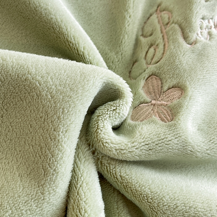 91家纺网 家纺一手货源 找家纺 子曰 2025新款高克重牛奶绒轻奢刺绣撞色拼接工艺款四件套-安娜 安娜-绿