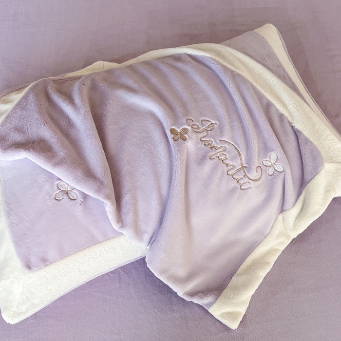 91家纺网 家纺一手货源 找家纺 子曰 2025新款高克重牛奶绒轻奢刺绣撞色拼接工艺款四件套-安娜 安娜-紫