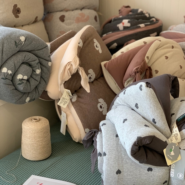 91家纺网 家纺一手货源 找家纺 汇庭 2025秋冬新款小耳朵色织春秋被子被芯系列 组合图仅供参考