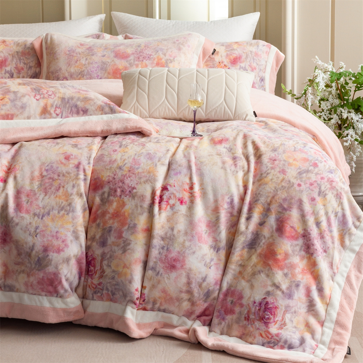 91家纺网 家纺一手货源 找家纺 馨蕊 2025新款意大利进口雕花绒拼角工艺秋冬轻奢煦暖绒系列- 绒兰蔻 会员-10【券后控价298/318】 绒兰蔻-蔷薇粉