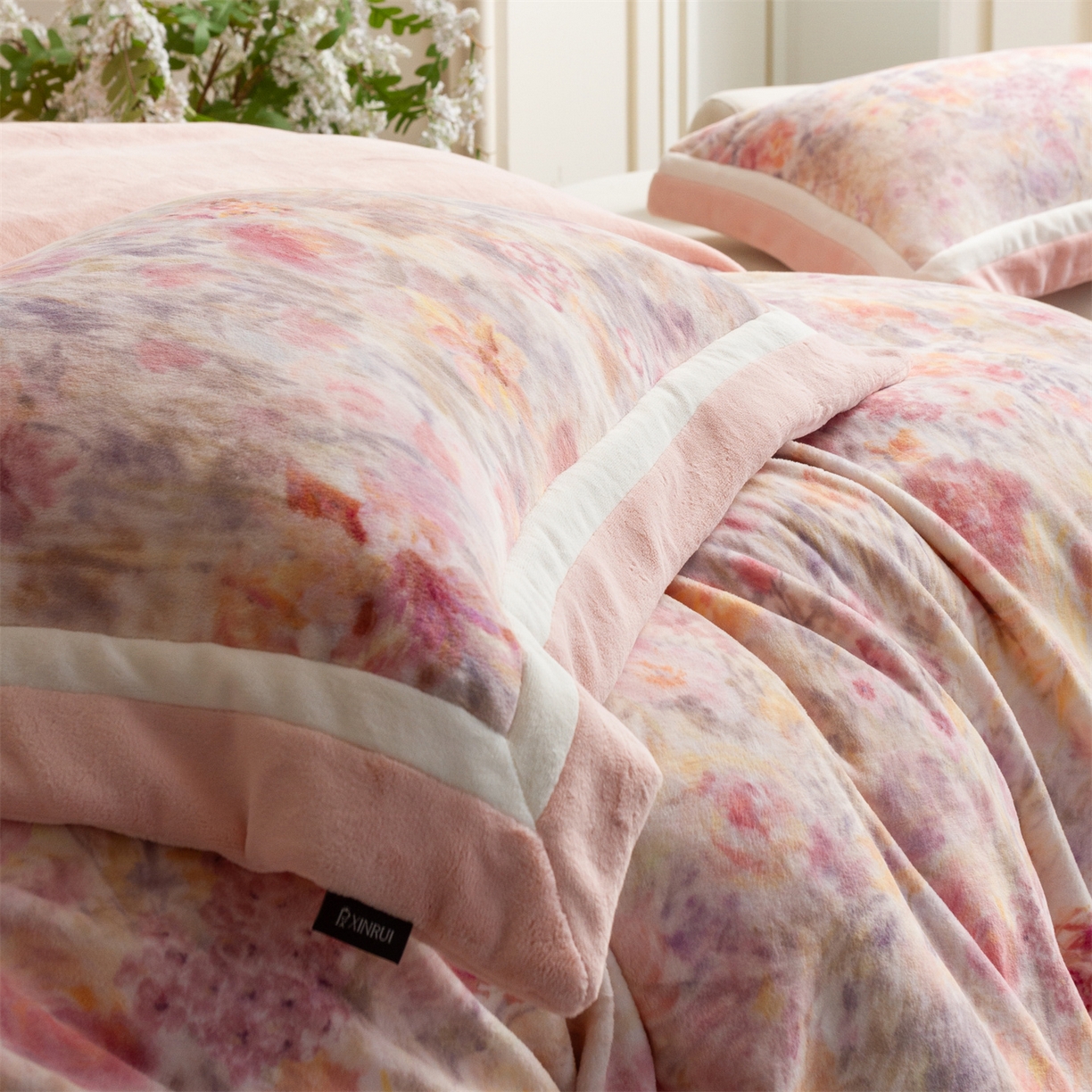 91家纺网 家纺一手货源 找家纺 馨蕊 2025新款意大利进口雕花绒拼角工艺秋冬轻奢煦暖绒系列- 绒兰蔻 会员-10【券后控价298/318】 绒兰蔻-蔷薇粉