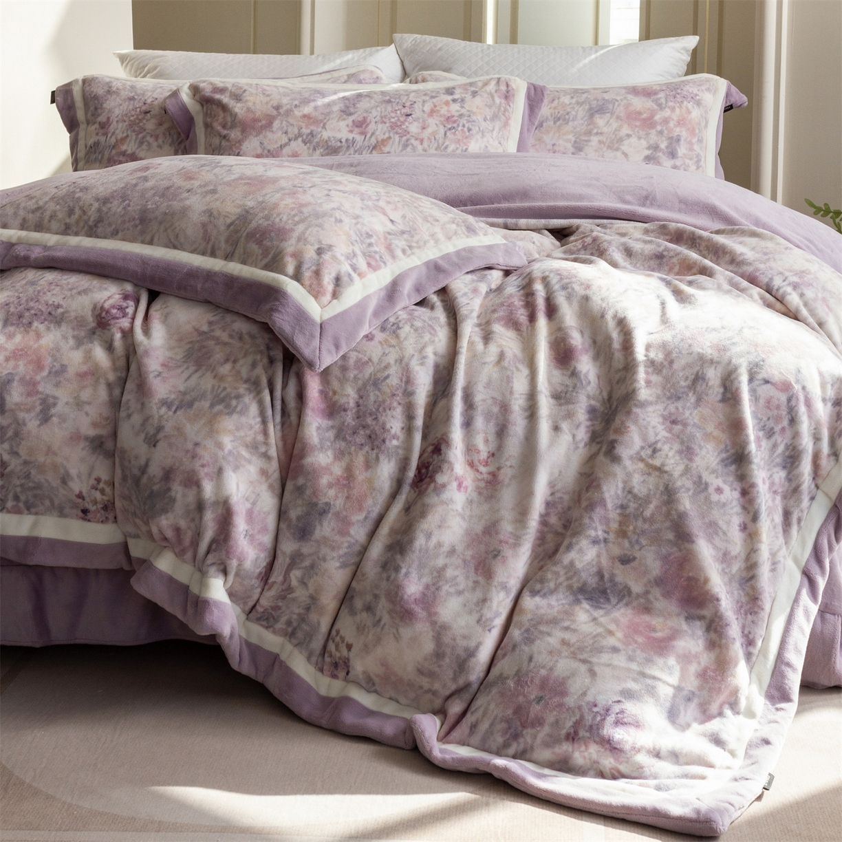 91家纺网 家纺一手货源 找家纺 馨蕊 2025新款意大利进口雕花绒拼角工艺秋冬轻奢煦暖绒系列- 绒兰蔻 会员-10【券后控价298/318】 绒兰蔻-婉若紫