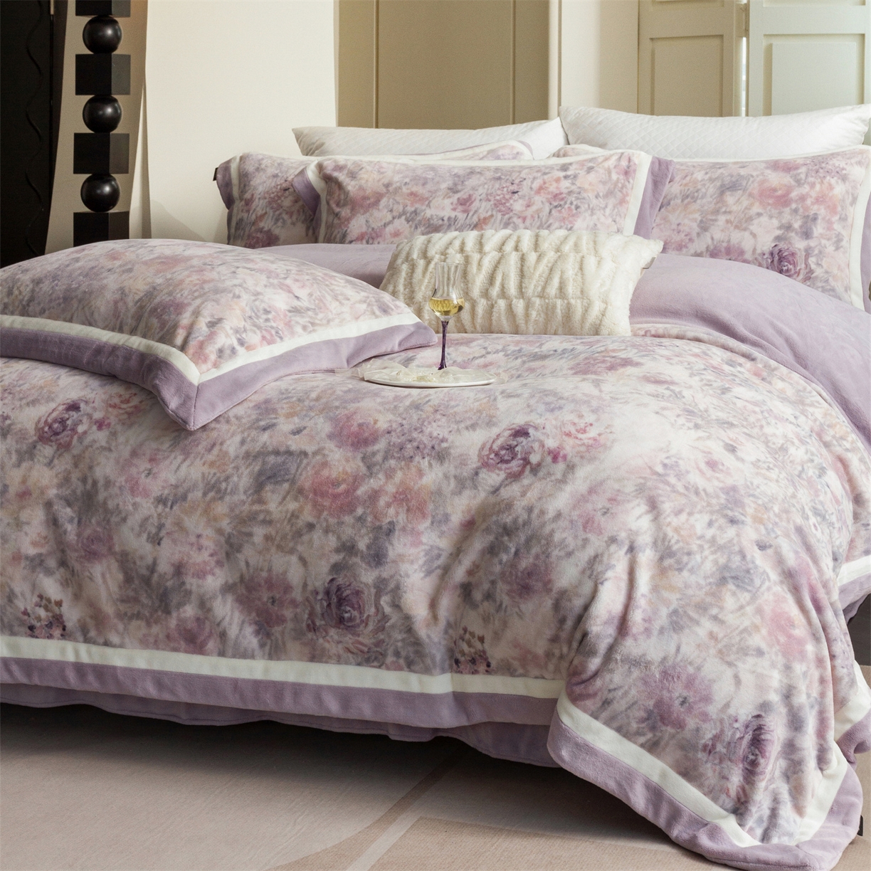 91家纺网 家纺一手货源 找家纺 馨蕊 2025新款意大利进口雕花绒拼角工艺秋冬轻奢煦暖绒系列- 绒兰蔻 会员-10【券后控价298/318】 绒兰蔻-婉若紫