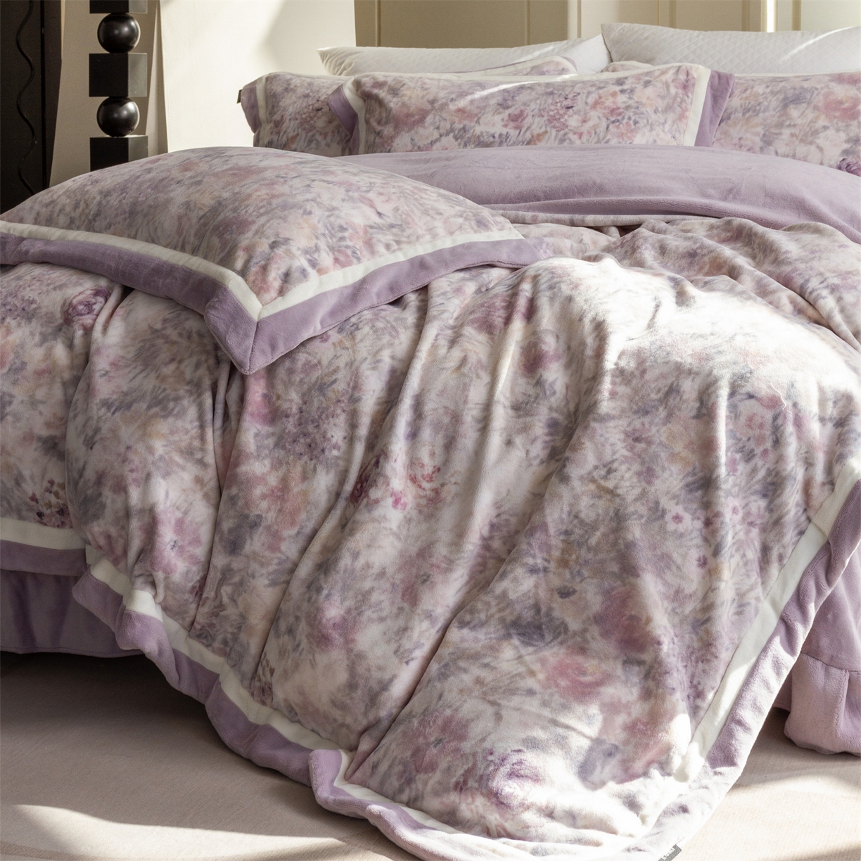 91家纺网 家纺一手货源 找家纺 馨蕊 2025新款意大利进口雕花绒拼角工艺秋冬轻奢煦暖绒系列- 绒兰蔻 会员-10【券后控价298/318】 绒兰蔻-婉若紫