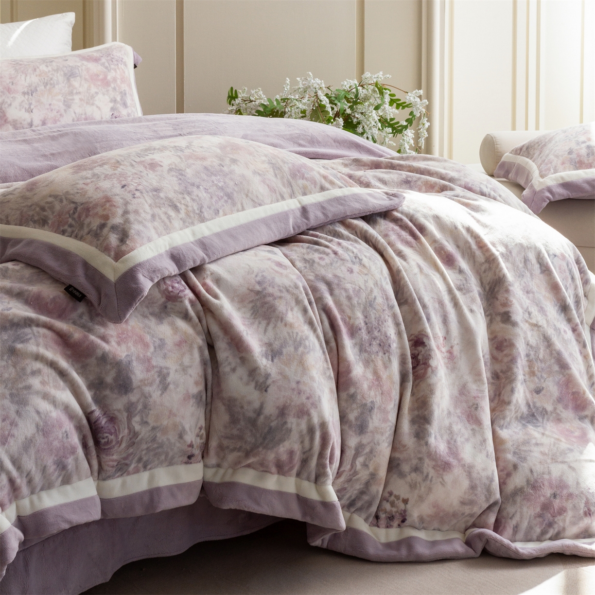 91家纺网 家纺一手货源 找家纺 馨蕊 2025新款意大利进口雕花绒拼角工艺秋冬轻奢煦暖绒系列- 绒兰蔻 会员-10【券后控价298/318】 绒兰蔻-婉若紫