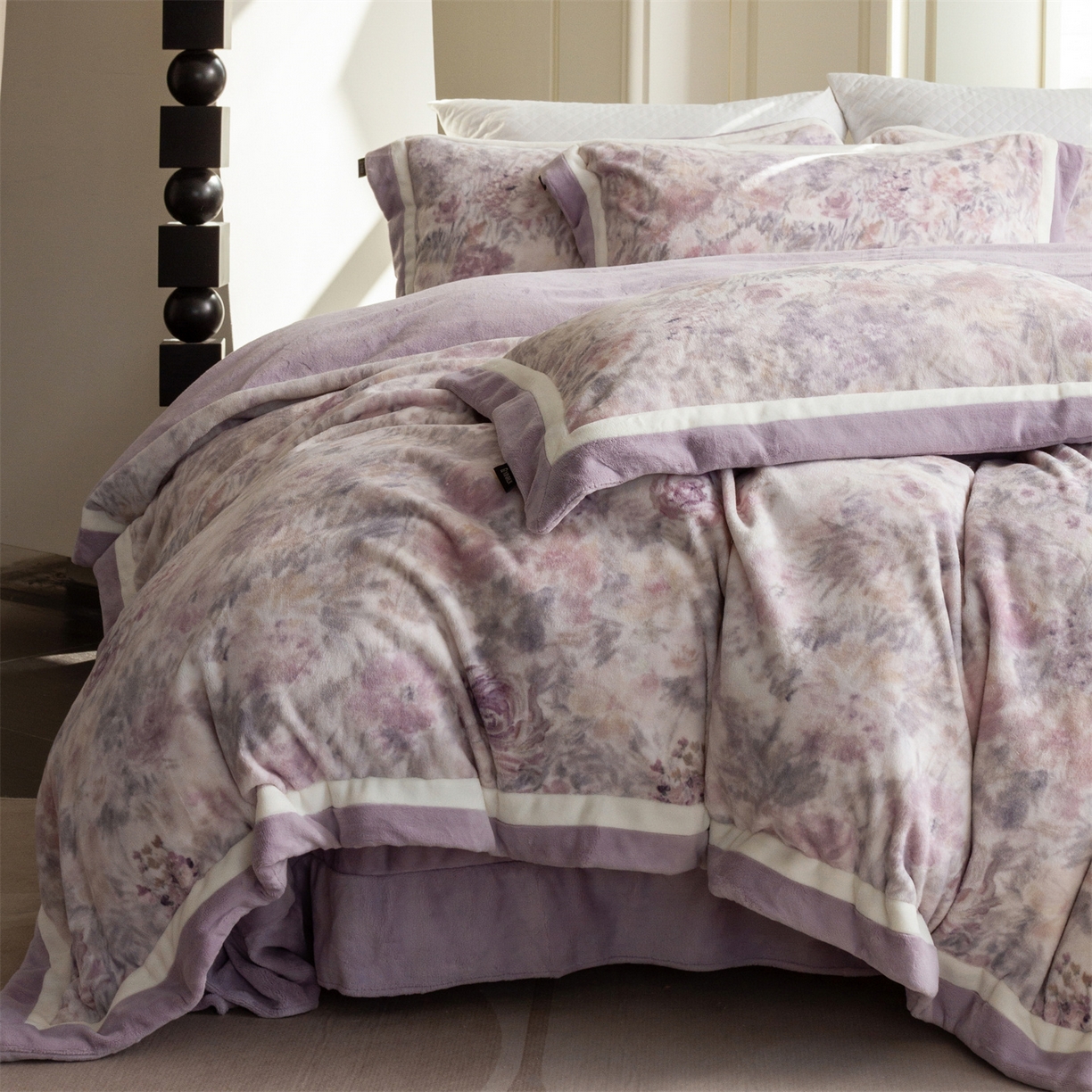 91家纺网 家纺一手货源 找家纺 馨蕊 2025新款意大利进口雕花绒拼角工艺秋冬轻奢煦暖绒系列- 绒兰蔻 会员-10【券后控价298/318】 绒兰蔻-婉若紫