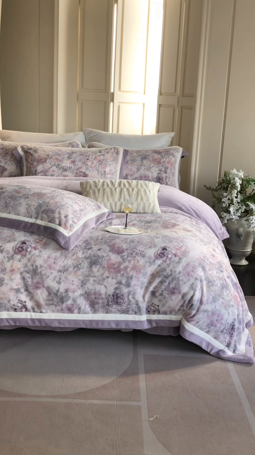 91家纺网 家纺一手货源 找家纺 馨蕊 2025新款意大利进口雕花绒拼角工艺秋冬轻奢煦暖绒系列- 绒兰蔻 会员-10【券后控价298/318】 绒兰蔻-婉若紫