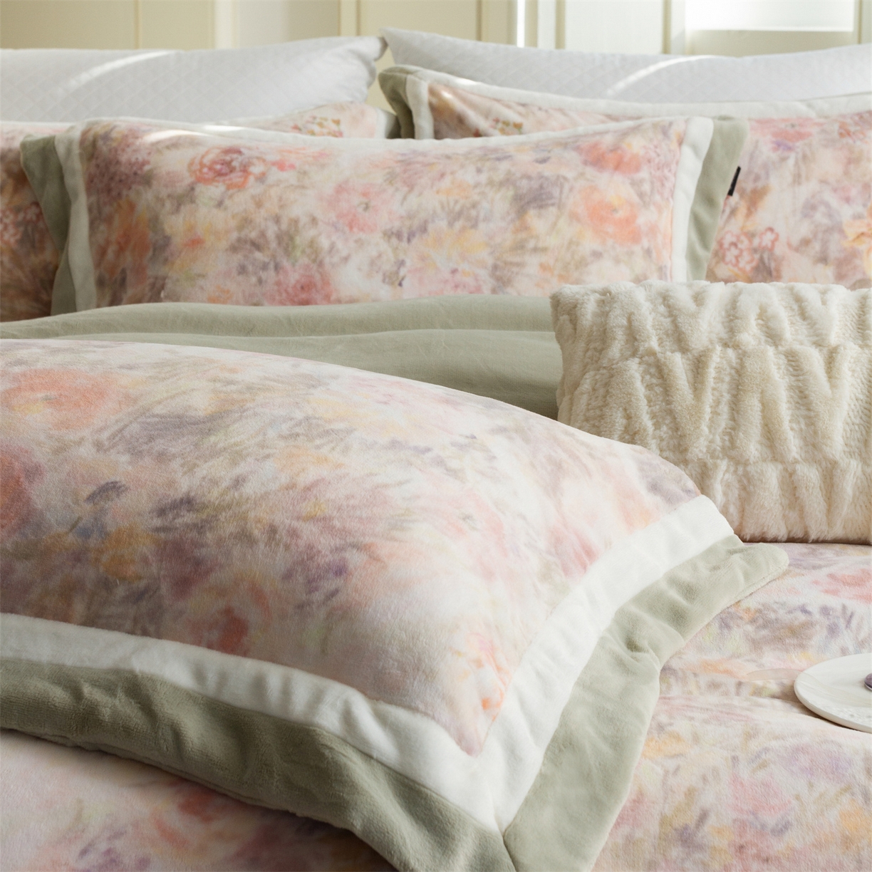 91家纺网 家纺一手货源 找家纺 馨蕊 2025新款意大利进口雕花绒拼角工艺秋冬轻奢煦暖绒系列- 绒兰蔻 会员-10【券后控价298/318】 绒兰蔻-氧气绿