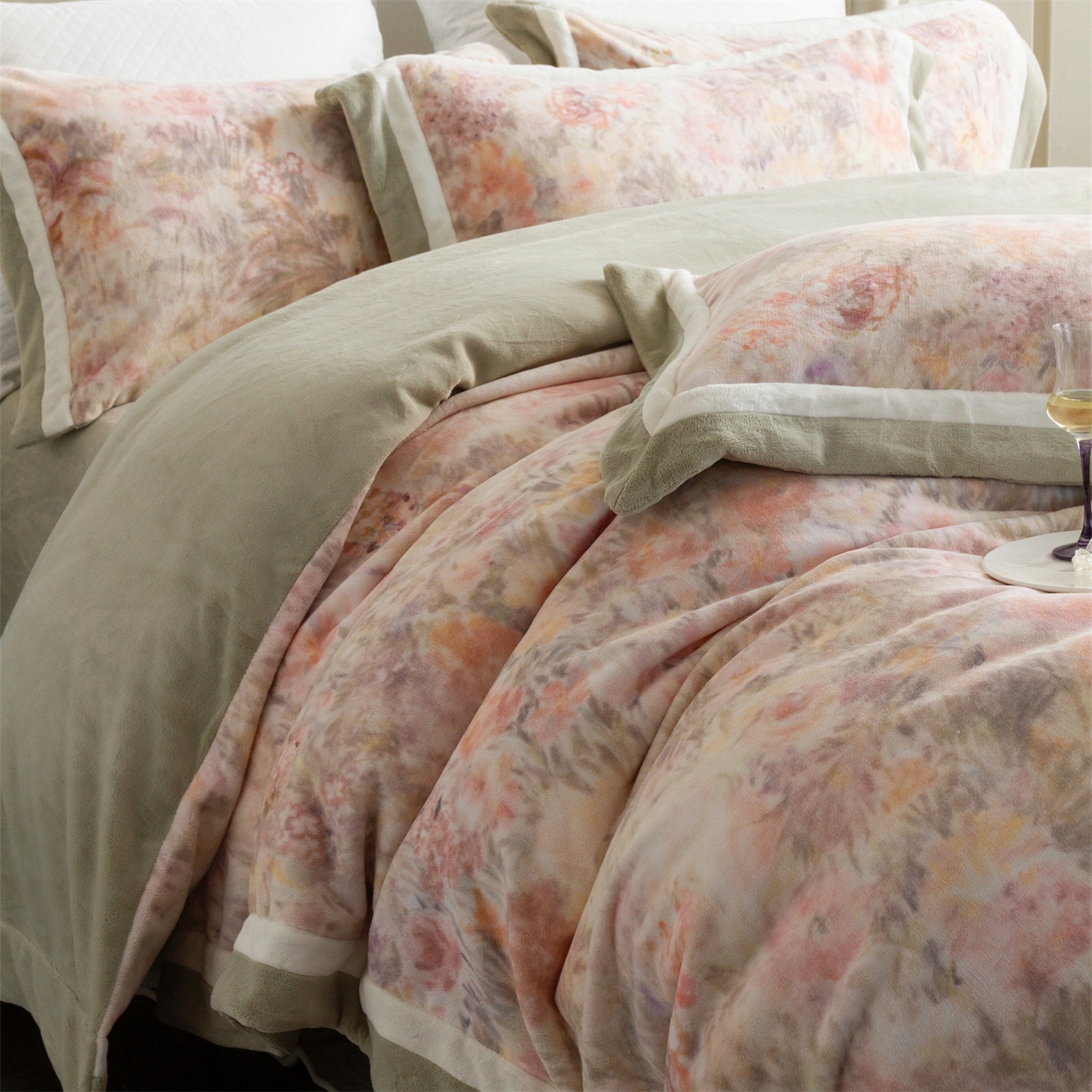 91家纺网 家纺一手货源 找家纺 馨蕊 2025新款意大利进口雕花绒拼角工艺秋冬轻奢煦暖绒系列- 绒兰蔻 会员-10【券后控价298/318】 绒兰蔻-氧气绿