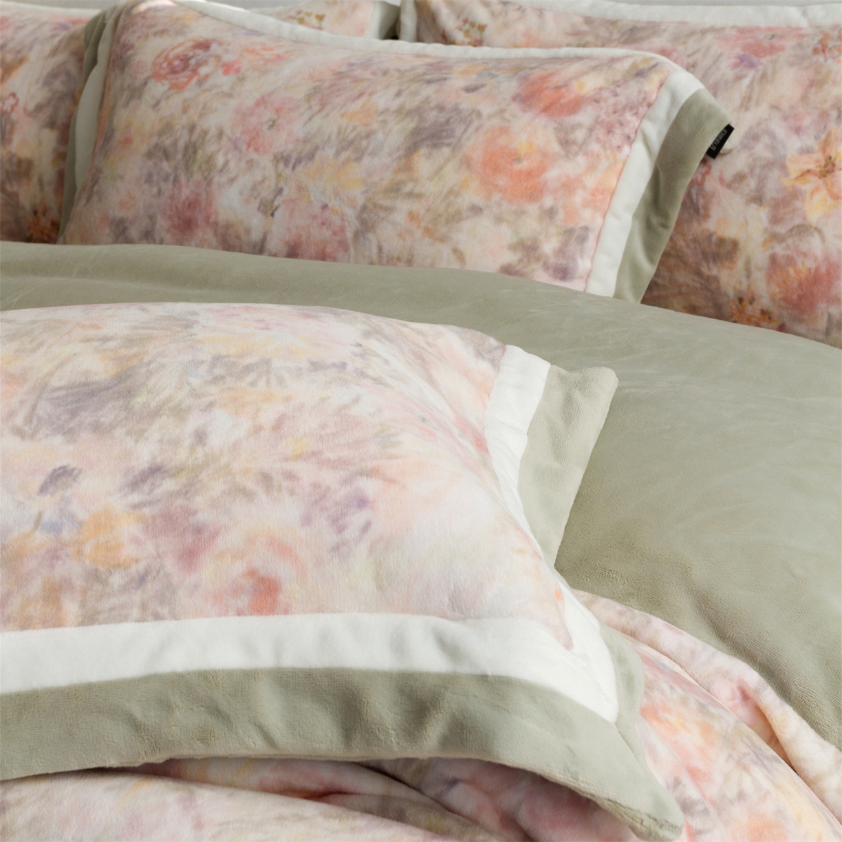 91家纺网 家纺一手货源 找家纺 馨蕊 2025新款意大利进口雕花绒拼角工艺秋冬轻奢煦暖绒系列- 绒兰蔻 会员-10【券后控价298/318】 绒兰蔻-氧气绿