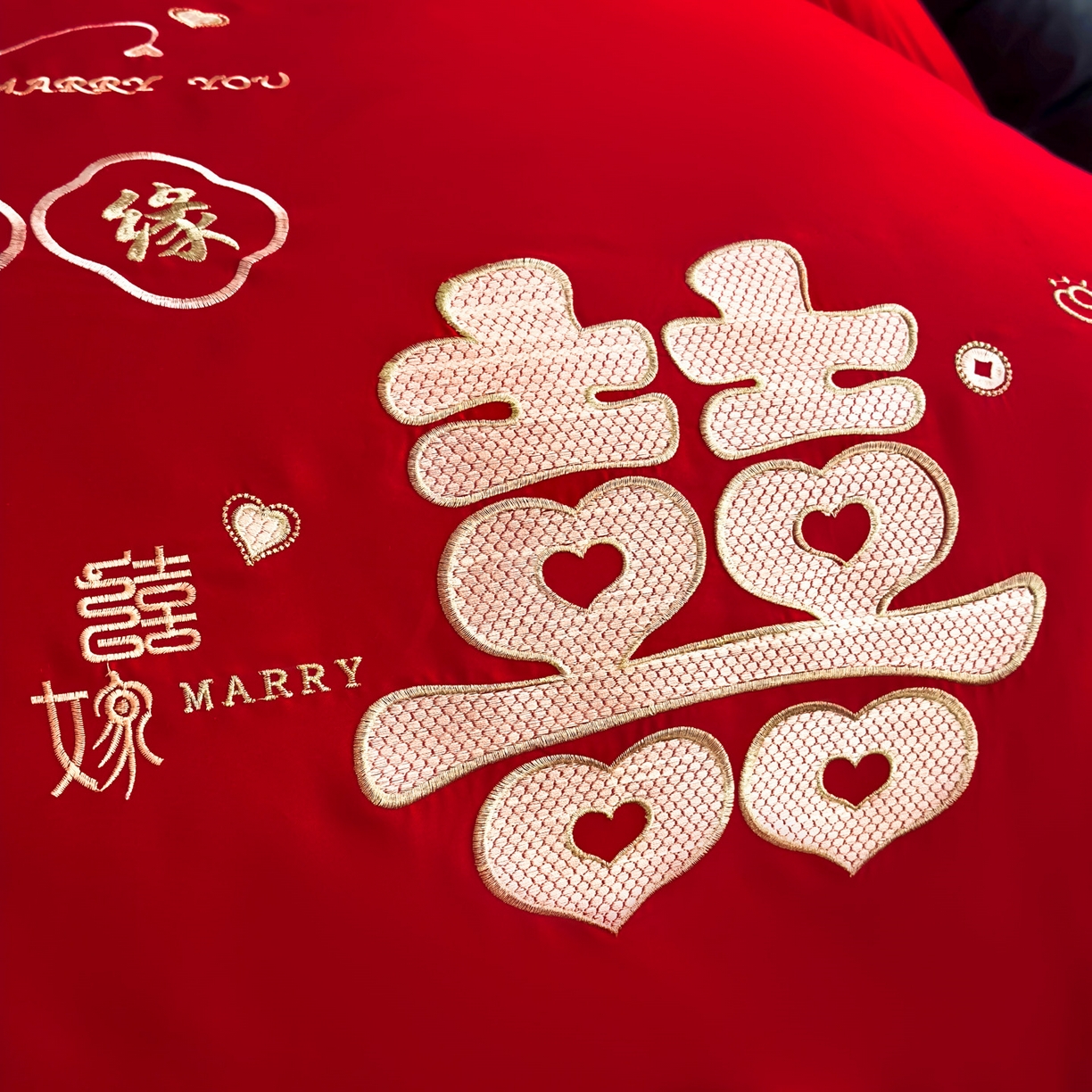 91家纺网 家纺一手货源 找家纺 娇伊诗婚庆 2025新款刺绣工艺全棉婚庆四件套系列 喜结良缘