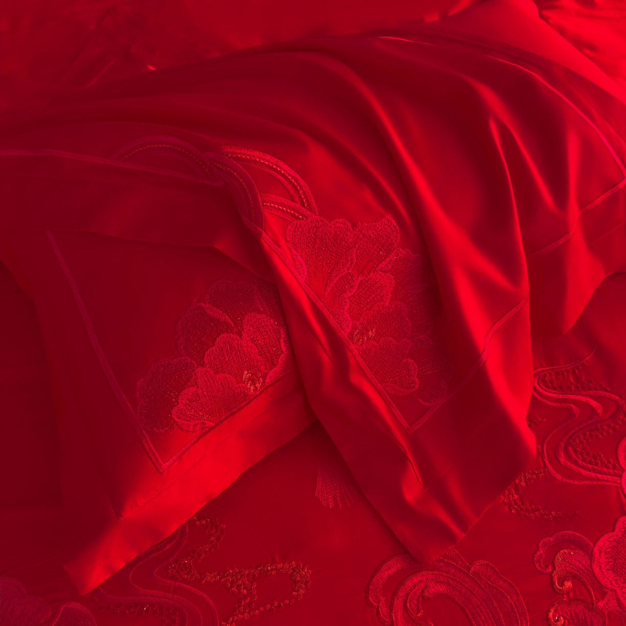 91家纺网 家纺一手货源 找家纺 娇伊诗婚庆 2025新款刺绣工艺全棉婚庆四件套系列 幸福美满红