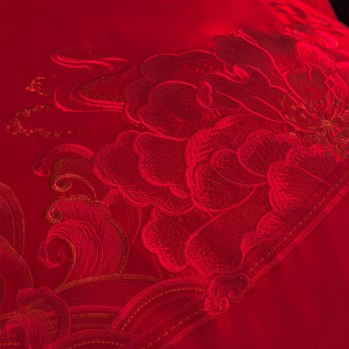 91家纺网 家纺一手货源 找家纺 娇伊诗婚庆 2025新款刺绣工艺全棉婚庆四件套系列 幸福美满红