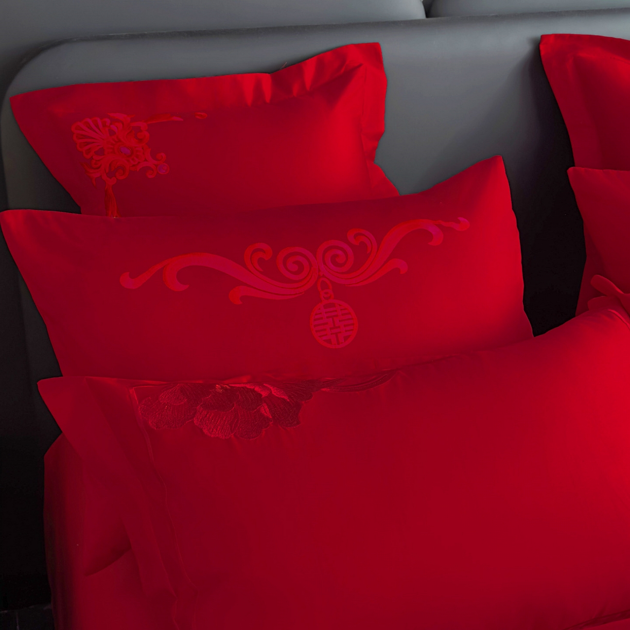 91家纺网 家纺一手货源 找家纺 娇伊诗婚庆 2025新款刺绣工艺全棉婚庆四件套系列 幸福美满红