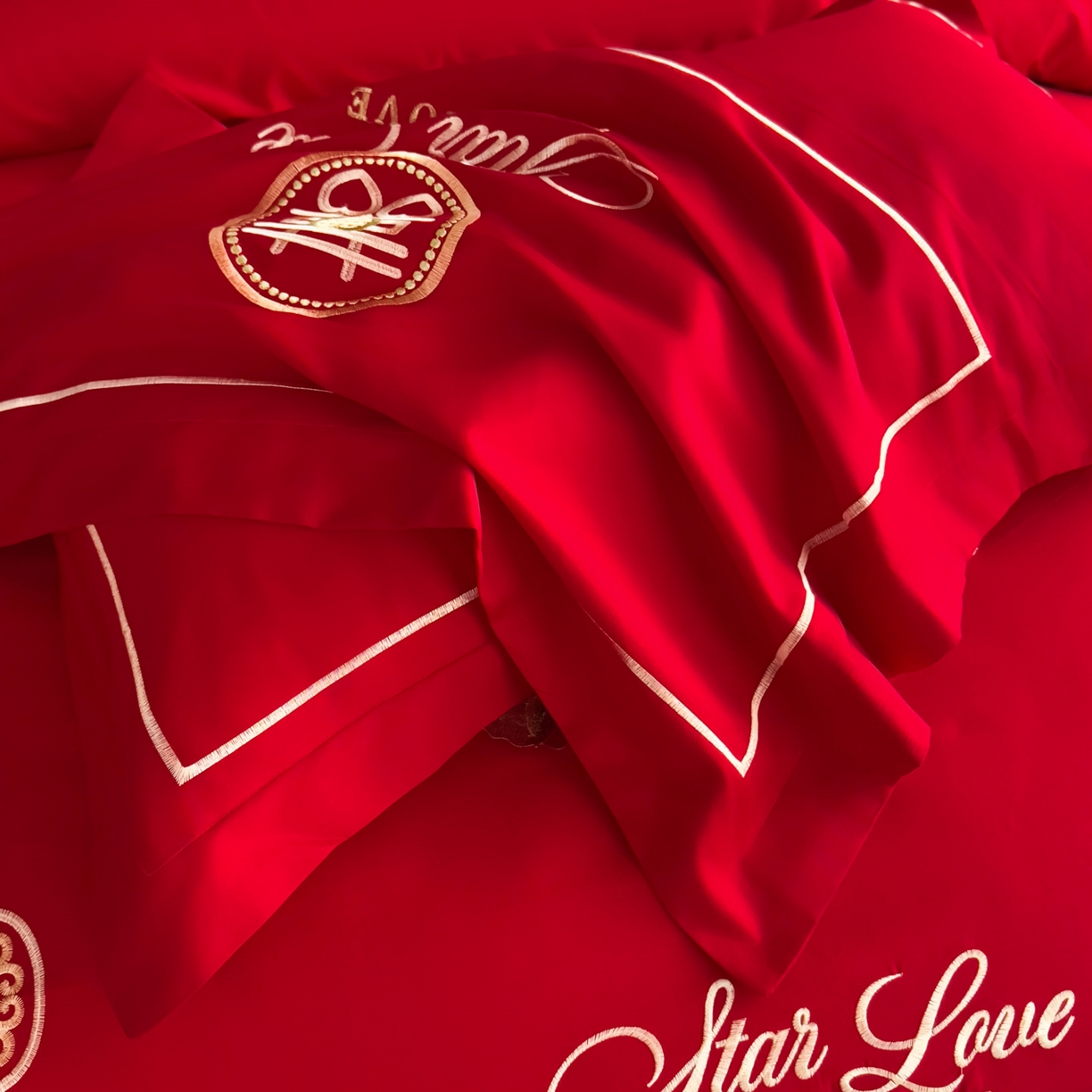 91家纺网 家纺一手货源 找家纺 娇伊诗婚庆 2025新款刺绣工艺全棉婚庆四件套系列 福满姻缘