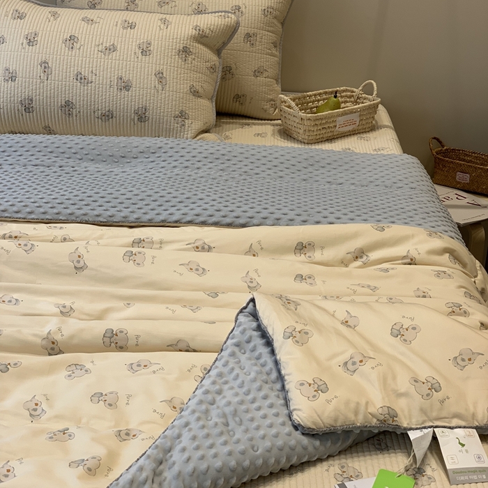 91家纺网 家纺一手货源 找家纺 2024新款舒适床盖三件套-实拍 蓝务象庄园