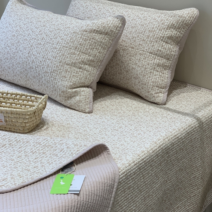 91家纺网 家纺一手货源 找家纺 2024新款舒适床盖三件套-实拍 素颜粉庄园