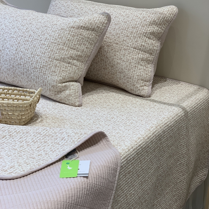 91家纺网 家纺一手货源 找家纺 2024新款舒适床盖三件套-实拍 素颜粉庄园