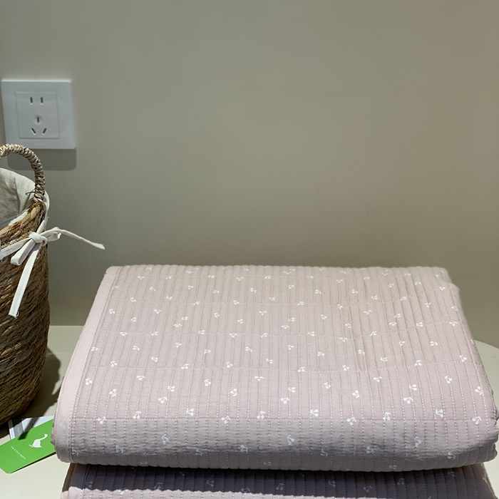 91家纺网 家纺一手货源 找家纺 2024新款舒适床盖三件套-实拍 樱桃粉