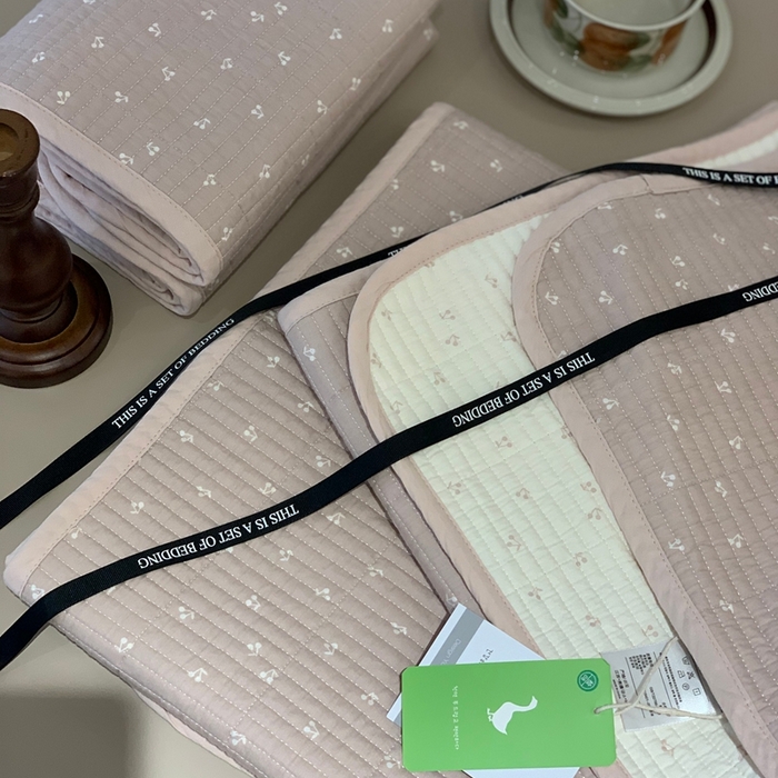 91家纺网 家纺一手货源 找家纺 2024新款舒适床盖三件套-实拍 樱桃粉