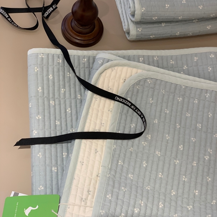 91家纺网 家纺一手货源 找家纺 2024新款舒适床盖三件套-实拍 樱桃蓝