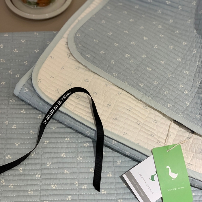 91家纺网 家纺一手货源 找家纺 2024新款舒适床盖三件套-实拍 樱桃蓝