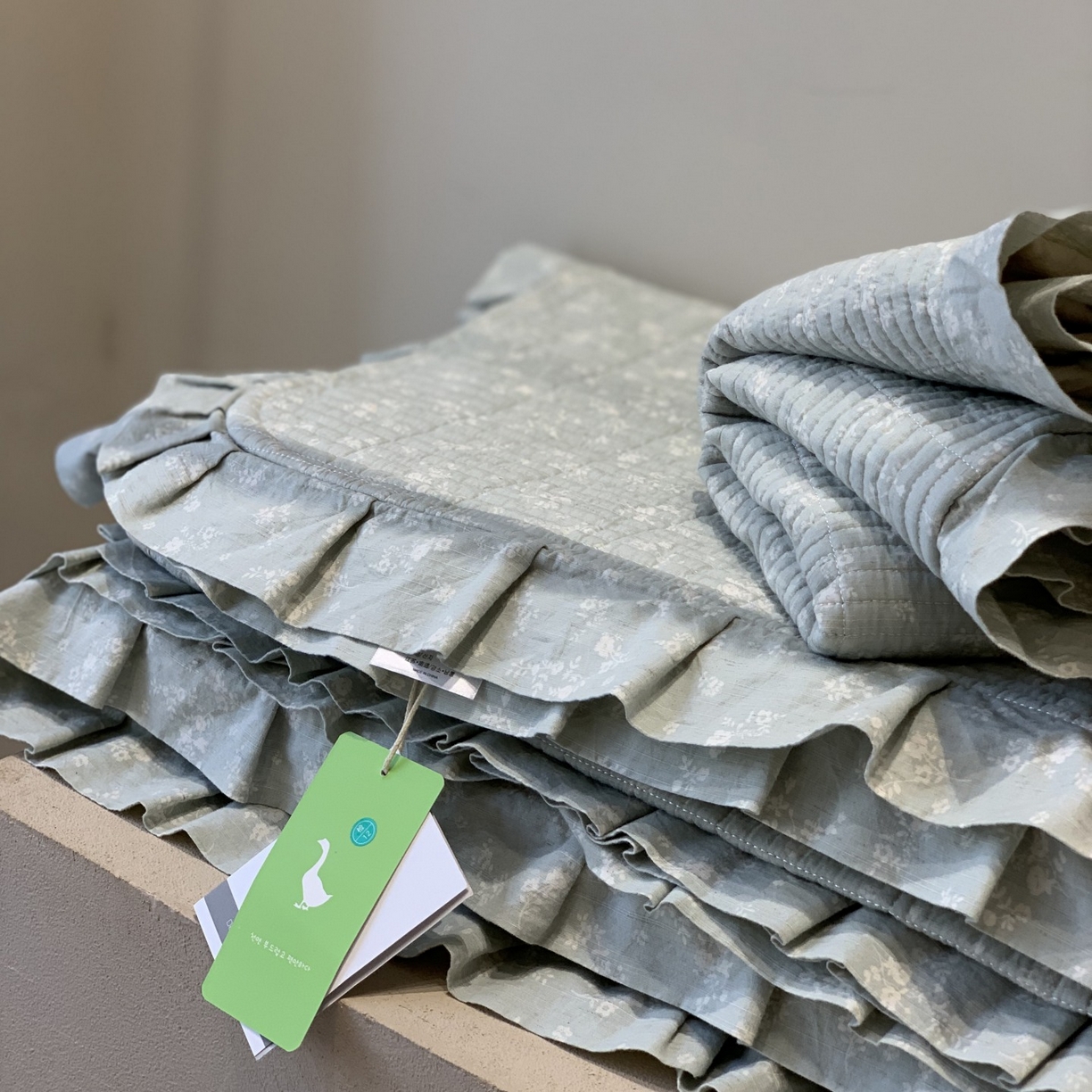 91家纺网 家纺一手货源 找家纺 汇庭 2025秋冬新款麻三月床盖三件套系列 青舍