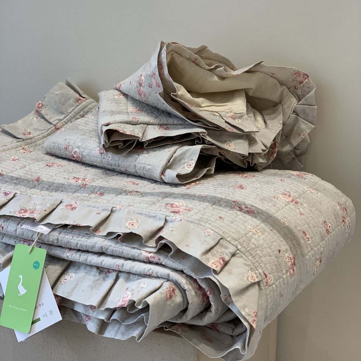 91家纺网 家纺一手货源 找家纺 汇庭 2025秋冬新款麻三月床盖三件套系列 梨花雨