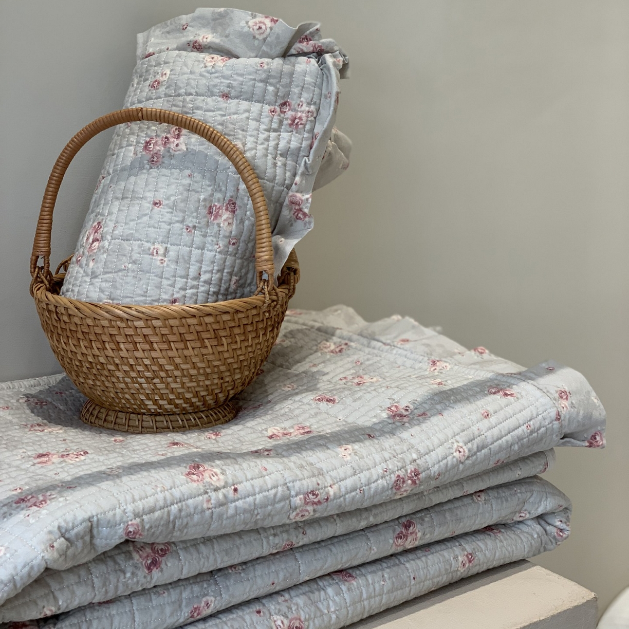 91家纺网 家纺一手货源 找家纺 汇庭 2025秋冬新款麻三月床盖三件套系列 梨花雨