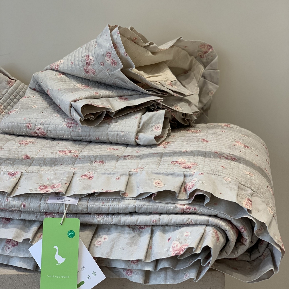 91家纺网 家纺一手货源 找家纺 汇庭 2025秋冬新款麻三月床盖三件套系列 梨花雨