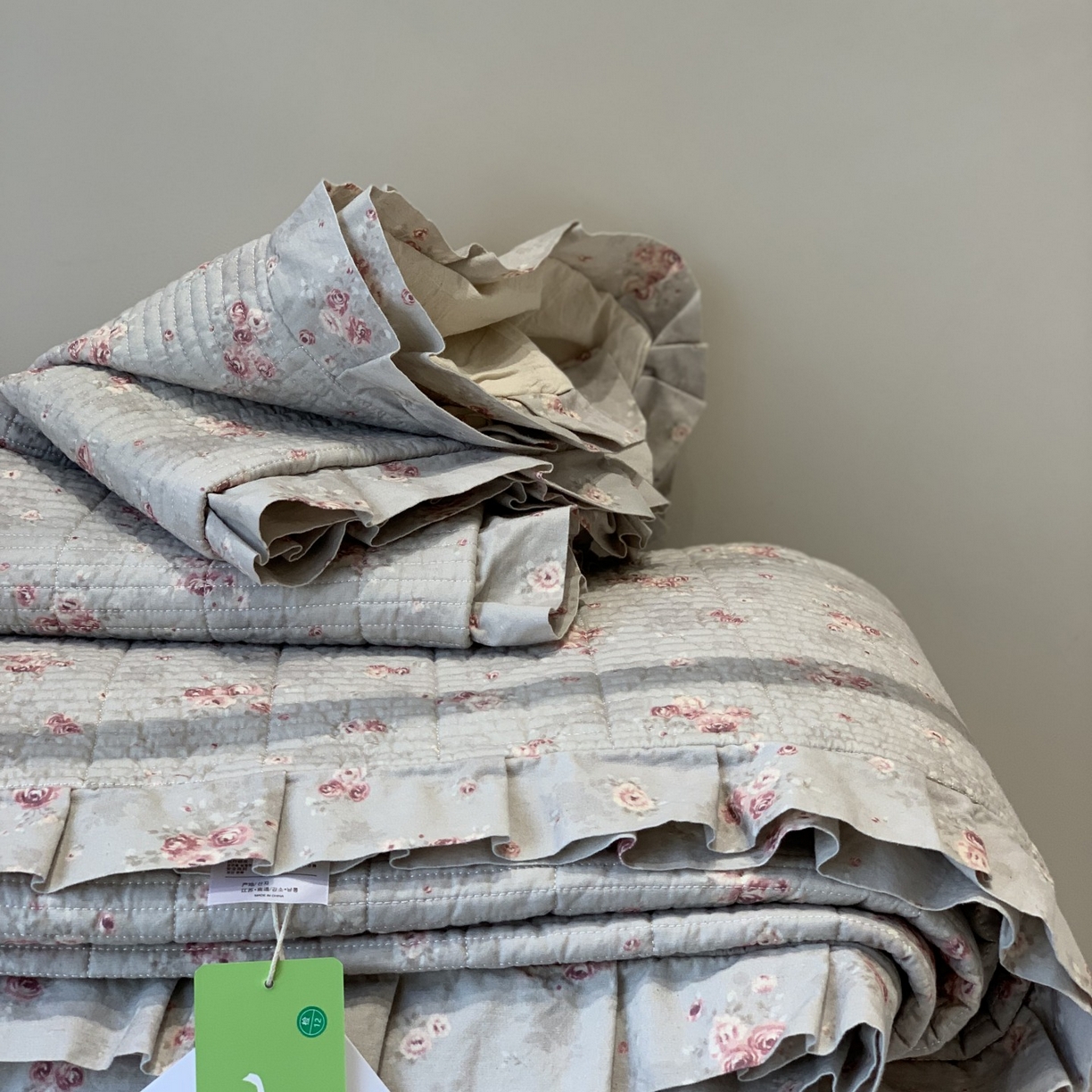 91家纺网 家纺一手货源 找家纺 汇庭 2025秋冬新款麻三月床盖三件套系列 梨花雨