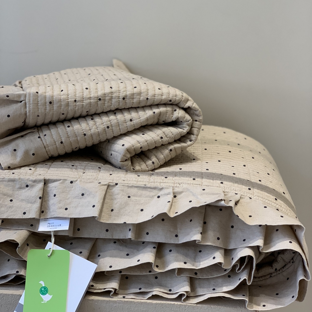 91家纺网 家纺一手货源 找家纺 汇庭 2025秋冬新款麻三月床盖三件套系列 黑点点