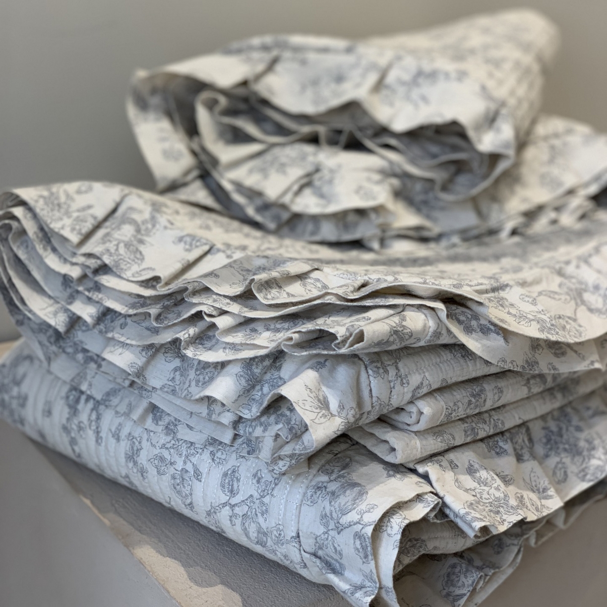 91家纺网 家纺一手货源 找家纺 汇庭 2025秋冬新款麻三月床盖三件套系列 苏梨士