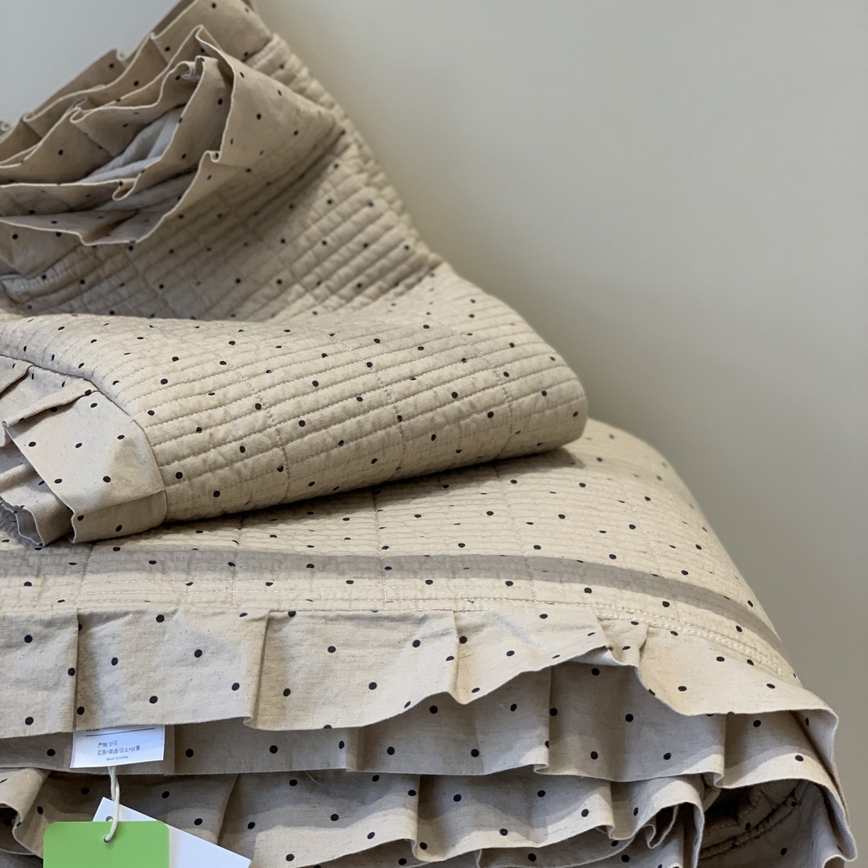 91家纺网 家纺一手货源 找家纺 汇庭 2025秋冬新款麻三月床盖三件套系列 黑点点