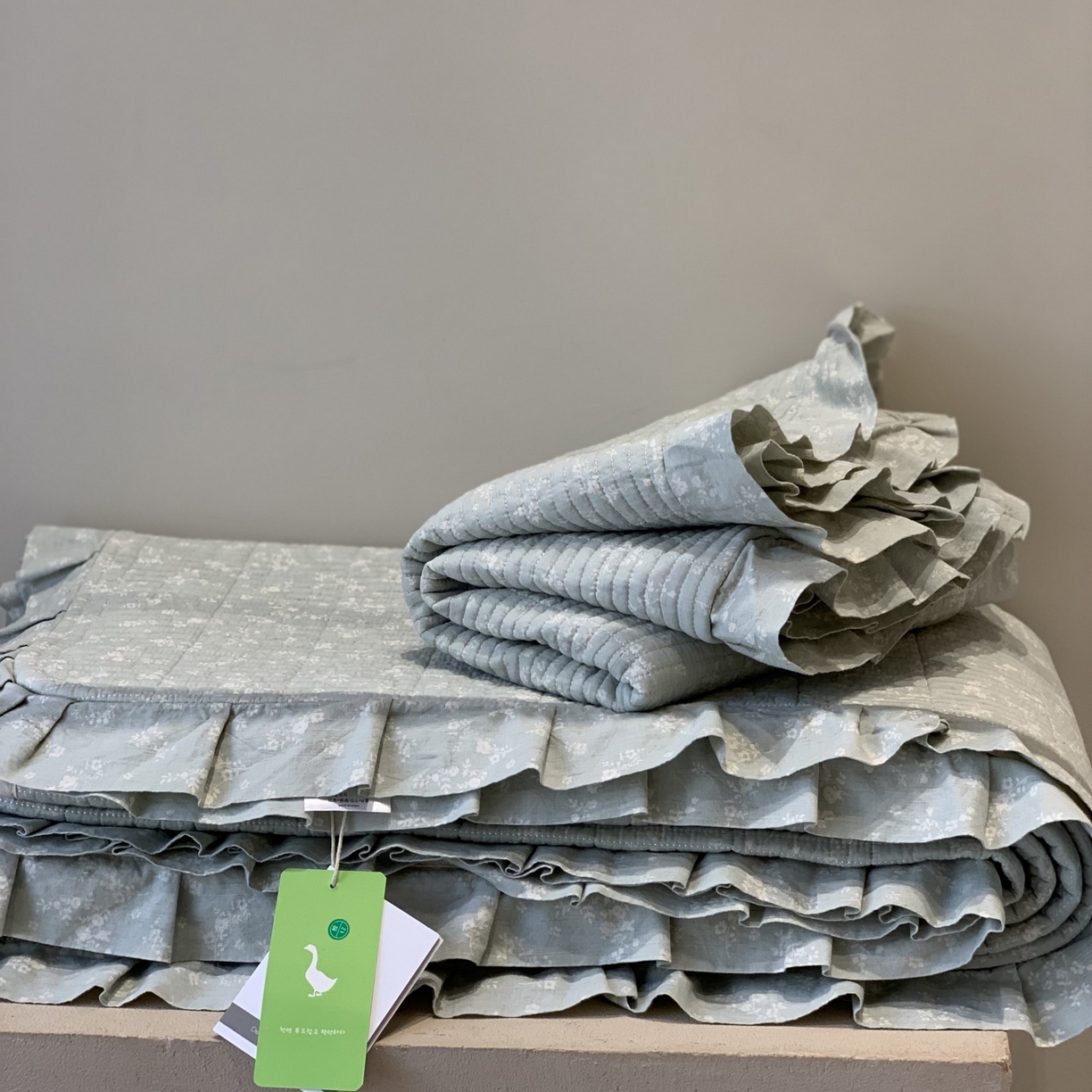 91家纺网 家纺一手货源 找家纺 汇庭 2025秋冬新款麻三月床盖三件套系列 青舍